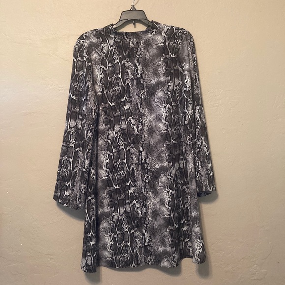 Laundry Shelli Segal Snake Print Mock Long sleeve - Picture 2 of 6